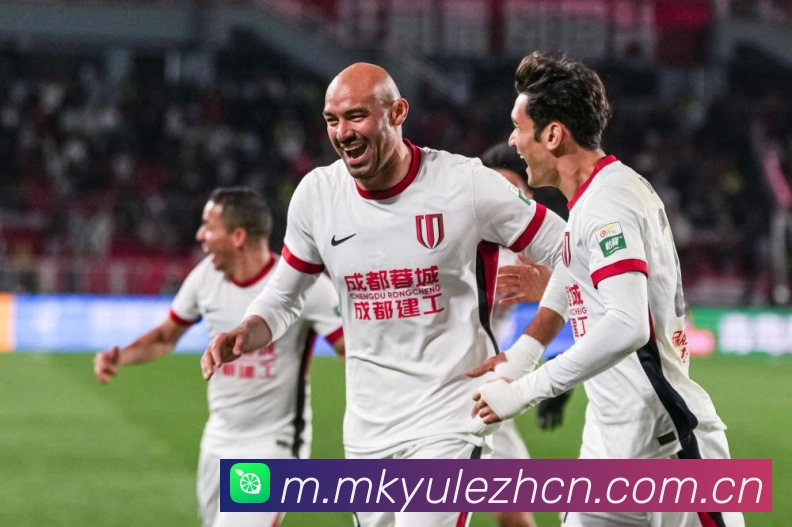 球迷怒不可遏呼吁利物浦立刻更换斯洛特主帅数据研判:最新赛事动态与深度分析 球迷怒不可遏呼吁利物浦立刻更换斯洛特主帅数据研判:最新赛事动态与深度分析